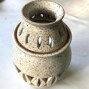 Artist signed, hsg ‘95,studio pottery